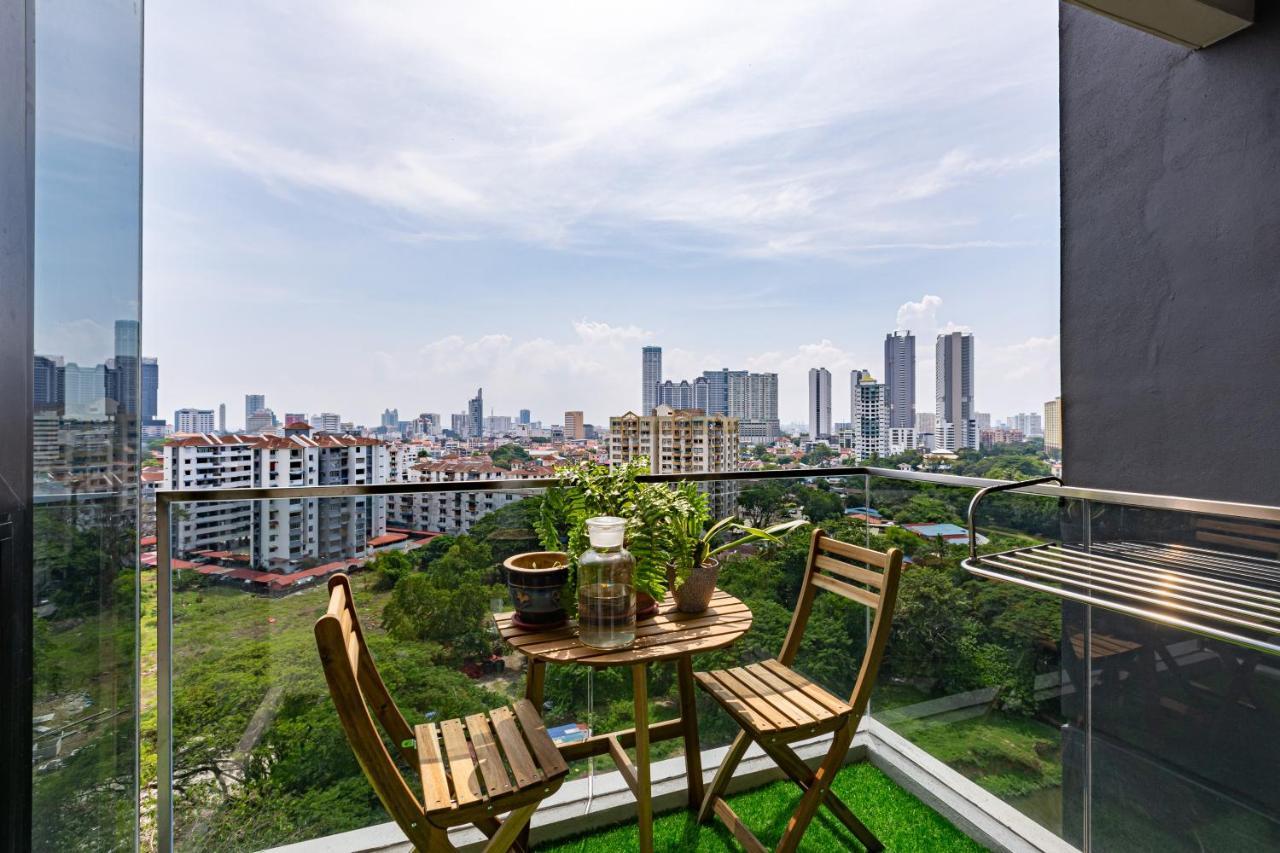 Beacon Executive Suites Джордж Таун Екстериор снимка